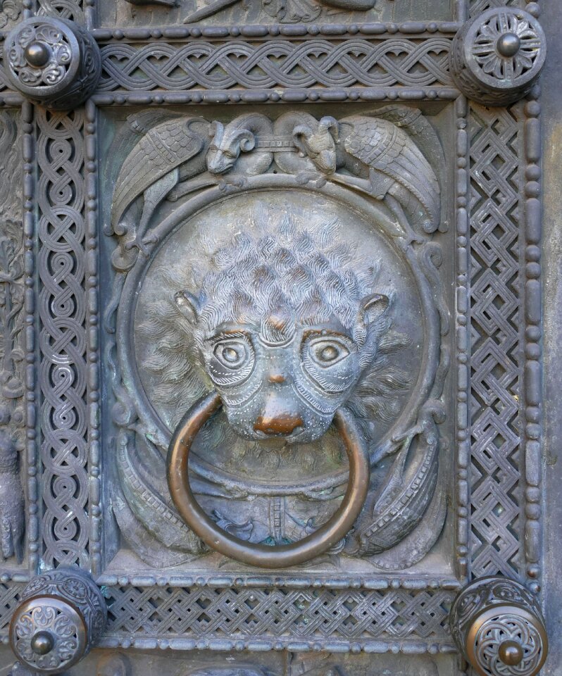 Image doorknocker lion photo