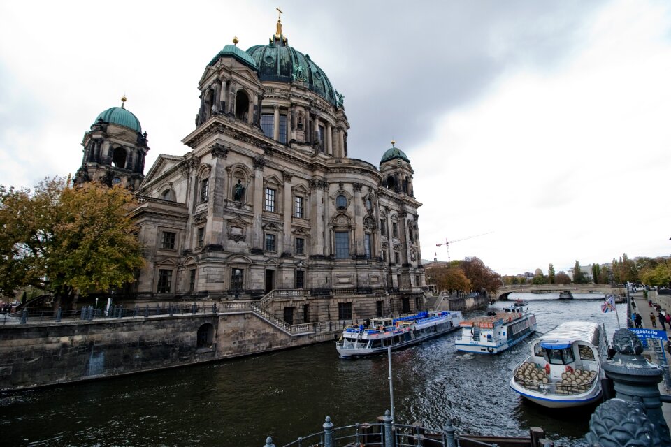 Ship sightseeing church