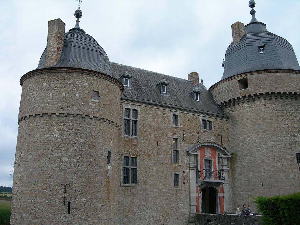 Château de lavaux-sainte-anne old building