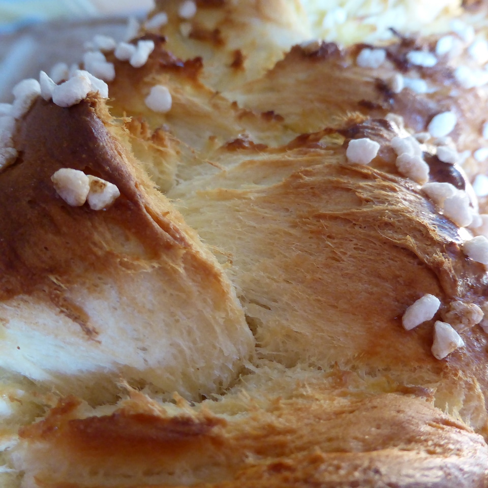 Baked goods plait even baked