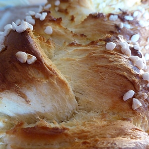 Baked goods plait even baked