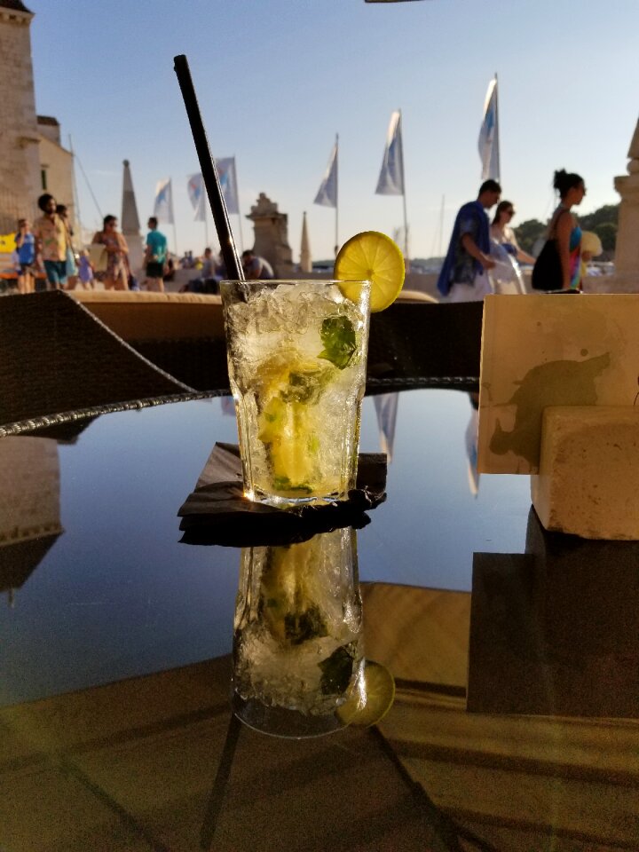 Lemon refreshing mojito