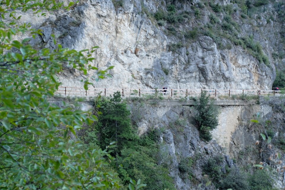 Impassable railing security