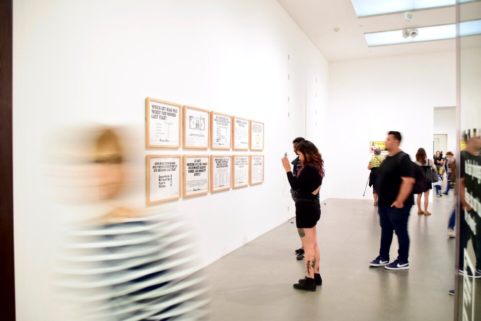 London gallery motion