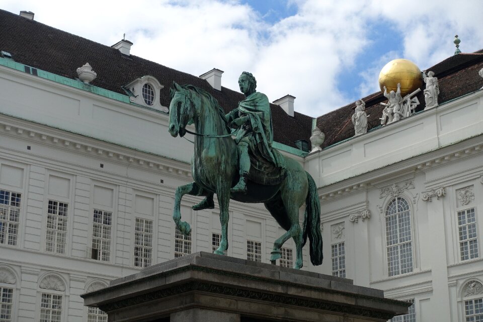 Statue city