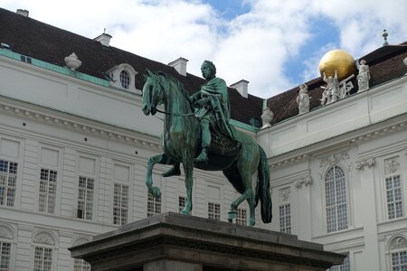 Statue city