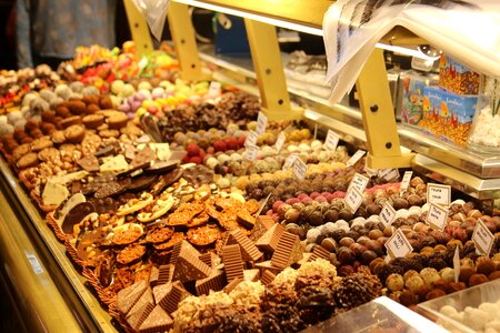 Confectionery trade merchandiser