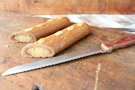 Almond gingerbread rod