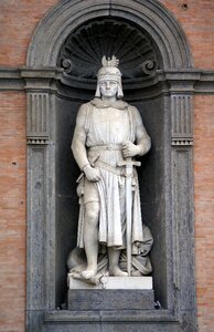 Statue king emperor