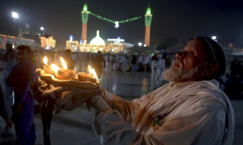 Data shrine pakistan photo