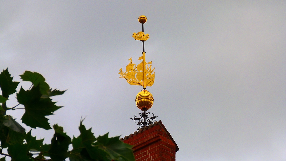 Gilded ship gable