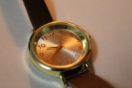 Minutes pointer timepiece photo