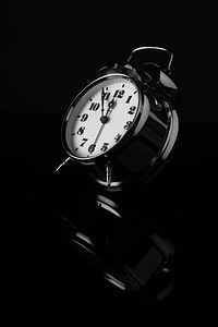 Clock dial the ringing
