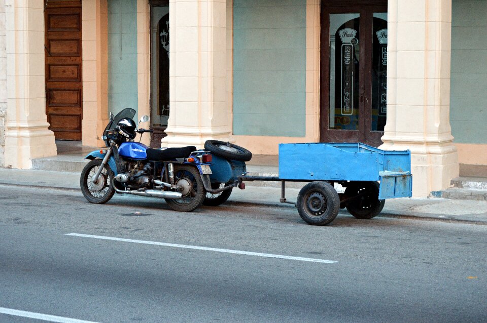 Motorsport traffic vehicle