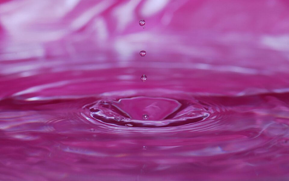 Splash wet hole in the water
