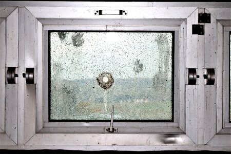 Hole fragmented delle