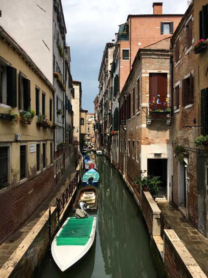 Gondolier water city photo