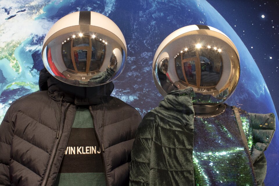 Earth display dummy stylish