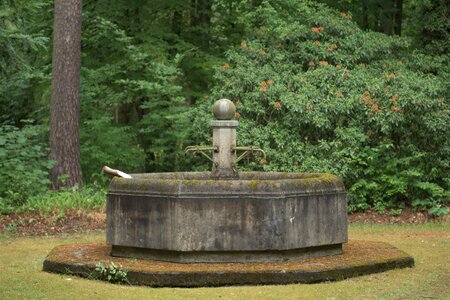 Grave sculpture mourning photo