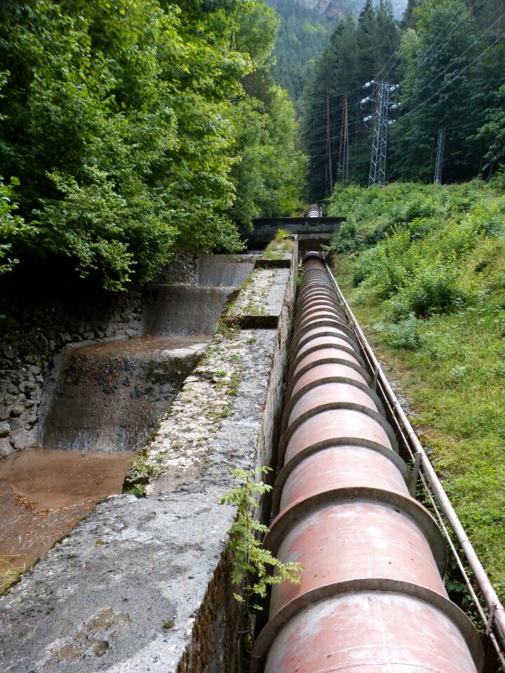 Pipe driving hydroelectric