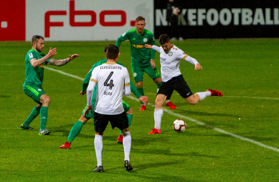 Fc homburg rush football pitch