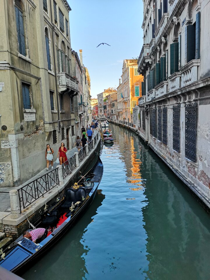 Vacations gondola city