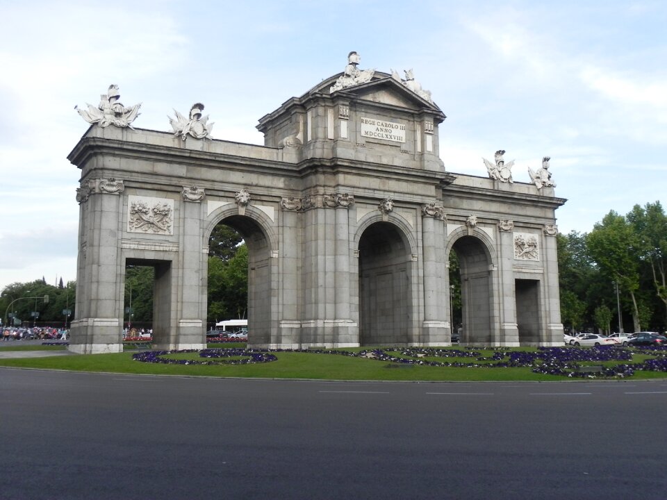 Alcalá monument roundabout