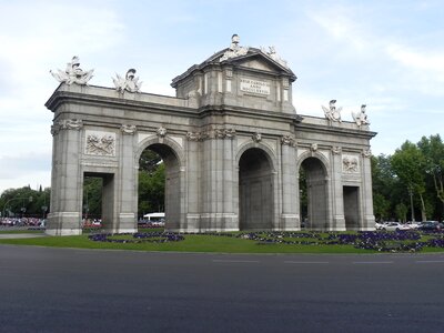 Alcalá monument roundabout