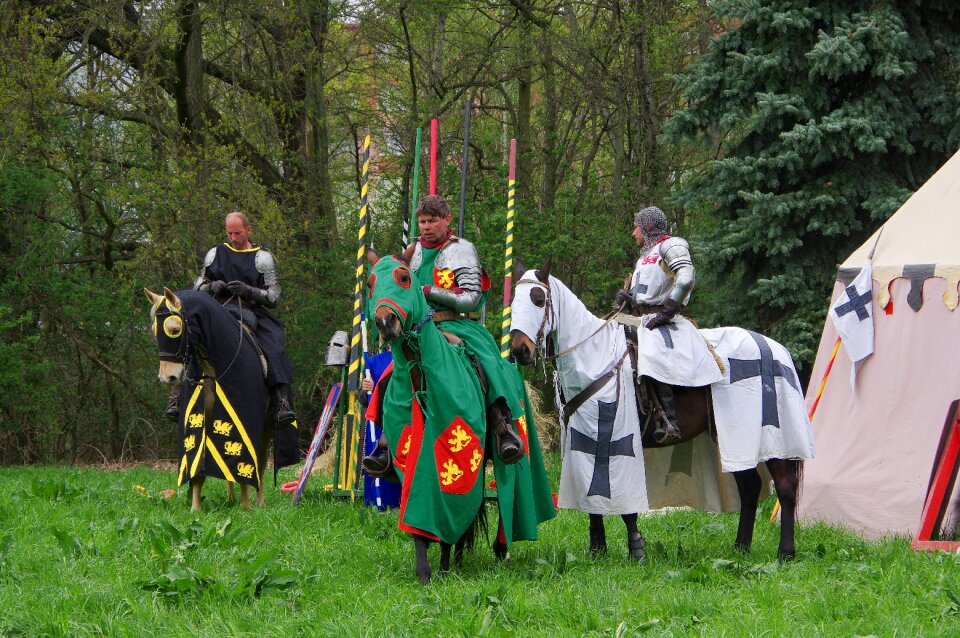 The knights before the tournament