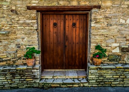 Building architecture traditional