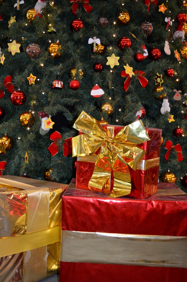 Public holidays december christmas balls