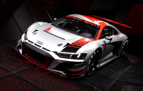 R8 vehicle auto