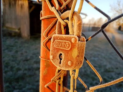 Padlock rust frost