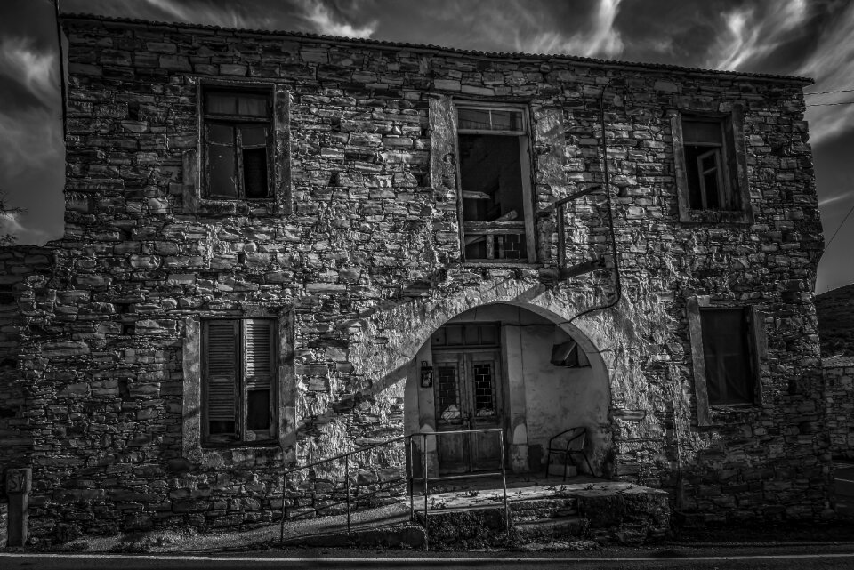 Ruin building dilapidated