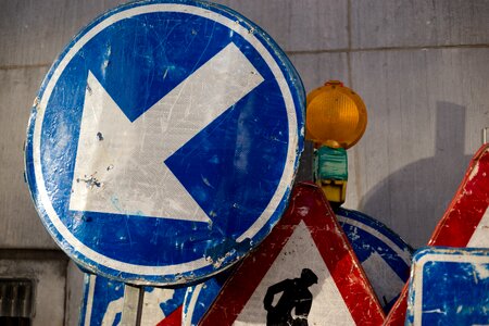 Pointing left way