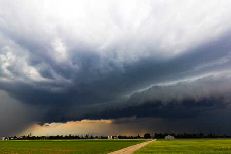 Storm hunting meteorology arcus