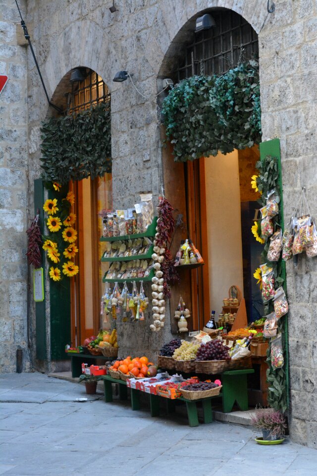 Fruits commerce village