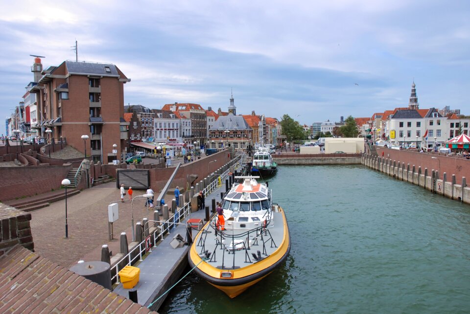 Pilot boat port pilot