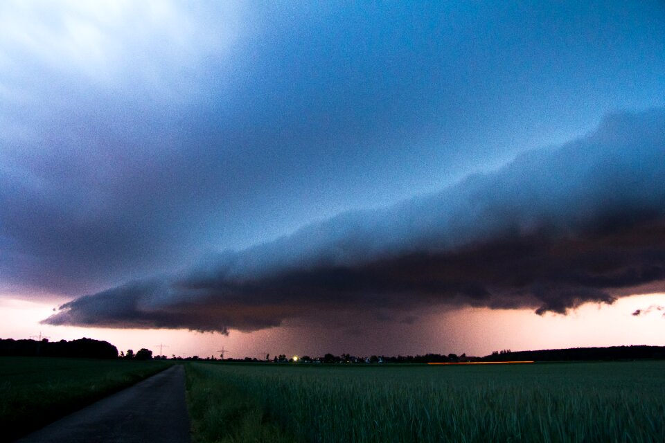 Storm hunting meteorology arcus