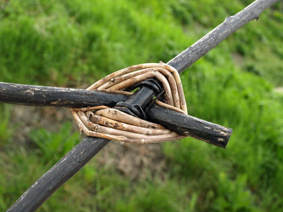 Knot together bars