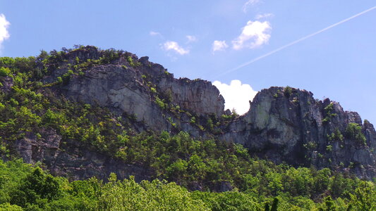 Seneca Rocks, 1 of the world's most popular places for rock climb photo