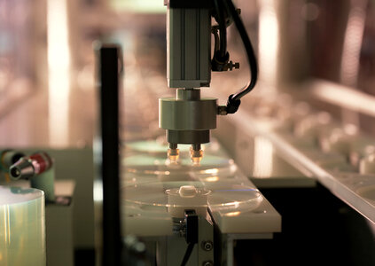 Compact disc and DVD manufacturing machine
