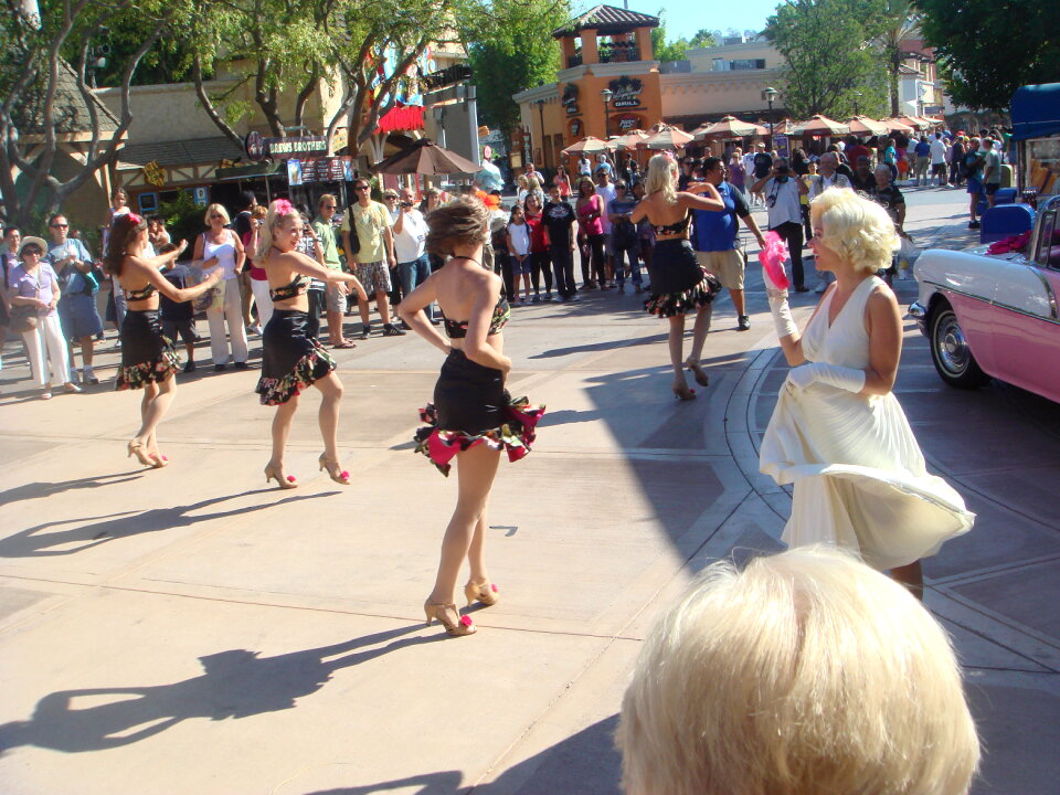 summer, sport, dancing at Universal Studios