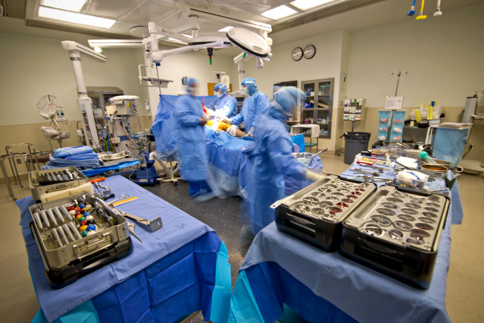 Team surgeon at work on operating in hospital