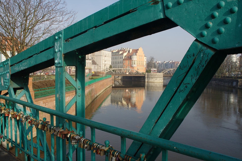 Poland rear bleach dom bridge