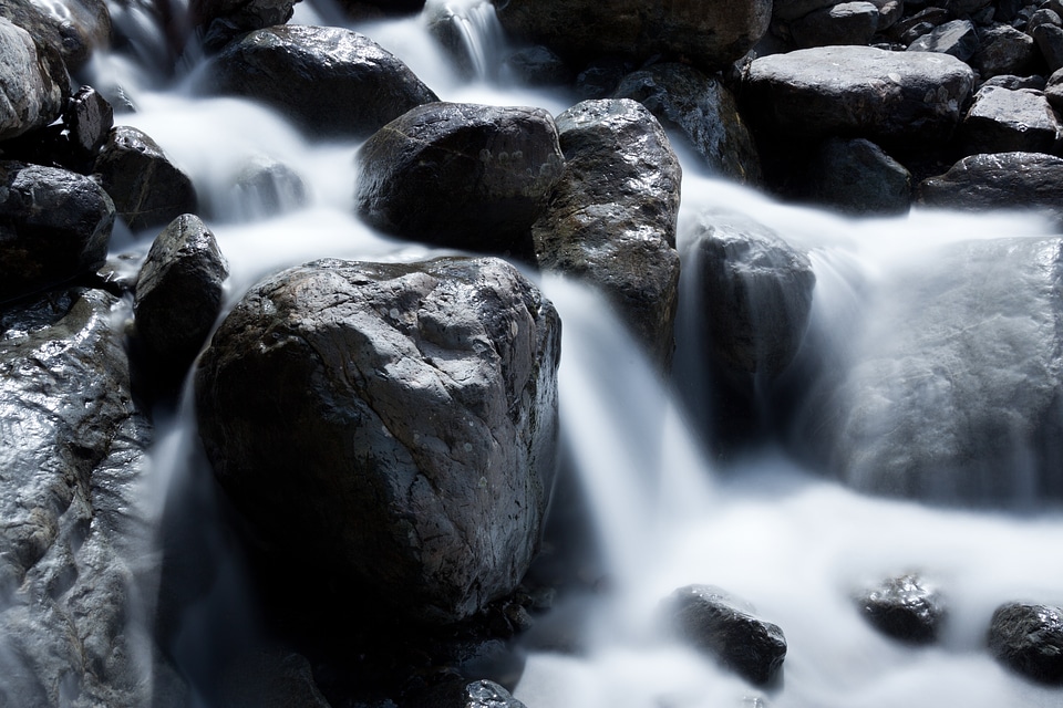 Creek flow flowing