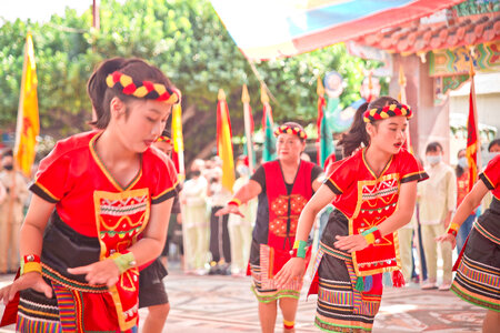 Chinese dance troupe performs traditional dance photo