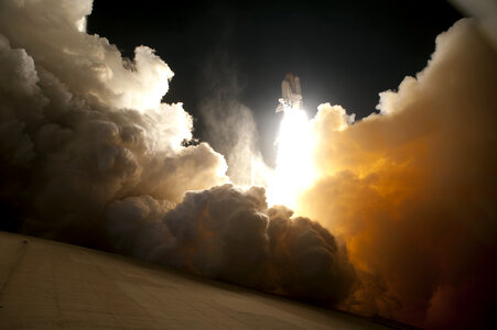 An exhaust cloud engulfs Launch Pad 39A photo