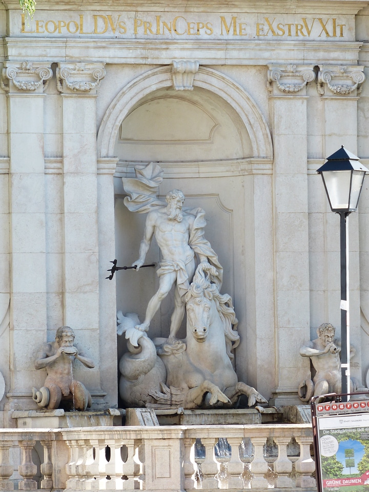 Meeresross horse pond balustrade