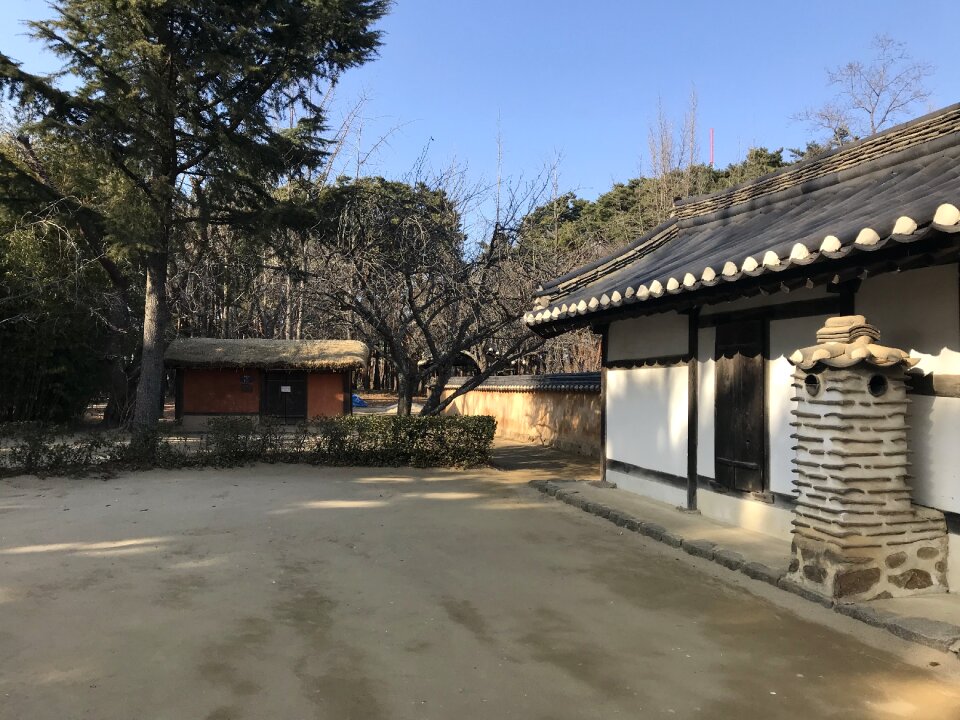 Heo Gyun Heo Nanseolheon Memorial Park
